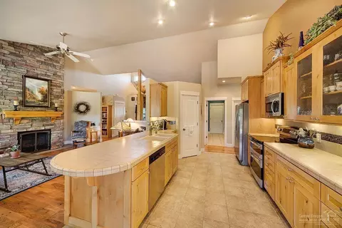 21407 Bradetich Loop, Bend, OR 97701 photo 9