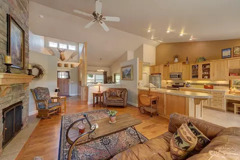 21407 Bradetich Loop, Bend, OR 97701 photo 6