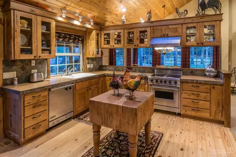 8969 Split Rail Rd, La Pine, OR 97739 photo 3