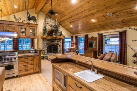 8969 Split Rail Rd, La Pine, OR 97739 photo 4