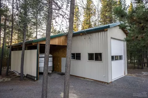 8969 Split Rail Rd, La Pine, OR 97739 photo 2