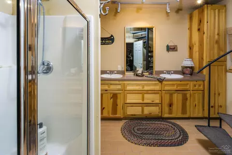 8969 Split Rail Rd, La Pine, OR 97739 photo 9