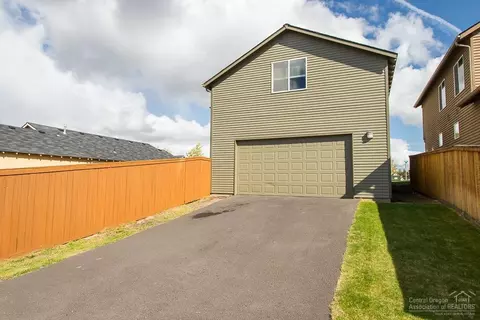 20725 NE Kilbourne Loop, Bend, OR 97701 photo 24