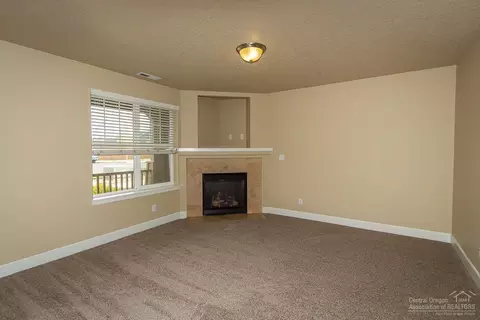 20725 NE Kilbourne Loop, Bend, OR 97701 photo 4