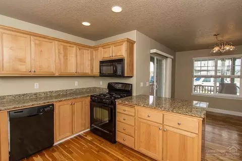 20725 NE Kilbourne Loop, Bend, OR 97701 photo 7
