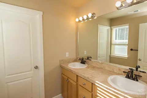 20725 NE Kilbourne Loop, Bend, OR 97701 photo 12