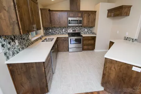17485 Rail Dr, Bend, OR 97707 photo 7