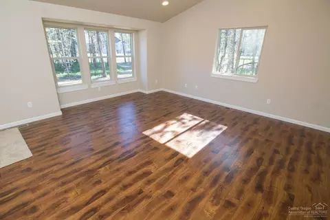 17485 Rail Dr, Bend, OR 97707 photo 8