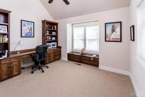 61837 Fall Creek Loop, Bend, OR 97702 photo 12