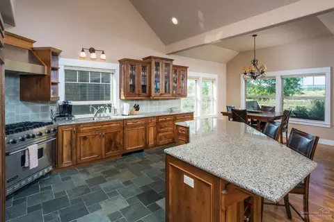 61837 Fall Creek Loop, Bend, OR 97702 photo 7