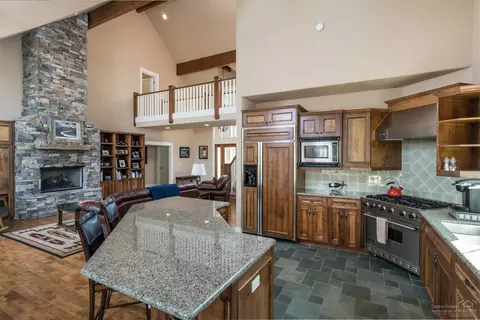 61837 Fall Creek Loop, Bend, OR 97702 photo 8