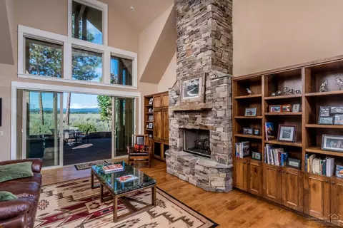 61837 Fall Creek Loop, Bend, OR 97702 photo 4