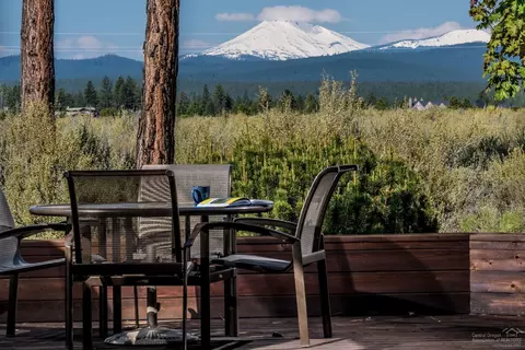 61837 Fall Creek Loop, Bend, OR 97702 photo 2
