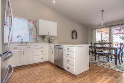 62809 Timberline Ct, Bend, OR 97701 photo 3