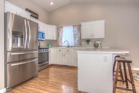 62809 Timberline Ct, Bend, OR 97701 photo 2