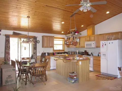 16004 Sparks Dr, La Pine, OR 97739 photo 2