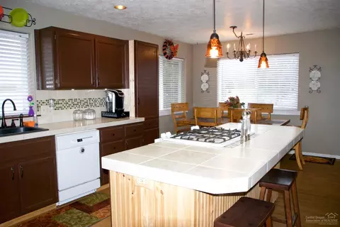 20991 Spinnaker St, Bend, OR 97701 photo 2