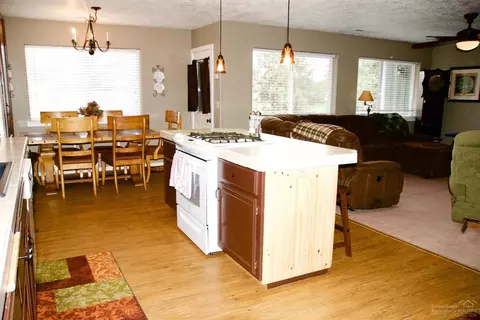 20991 Spinnaker St, Bend, OR 97701 photo 4