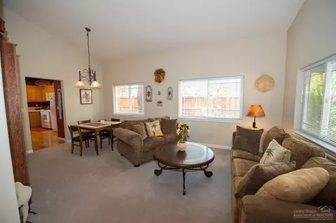 19980 Heron Loop, Bend, OR 97702 photo 4