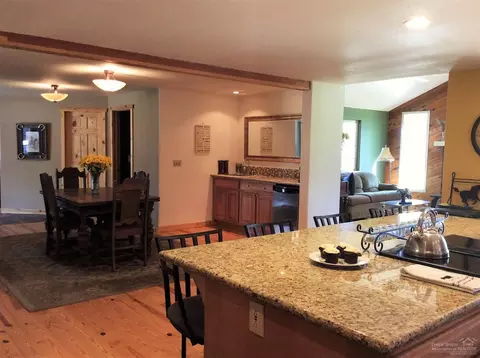 22280 Calgary Ln, Bend, OR 97702 photo 3