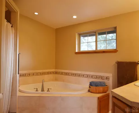 22280 Calgary Ln, Bend, OR 97702 photo 11
