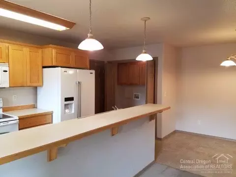 1093 E Cascade Ave, Sisters, OR 97759 photo 7