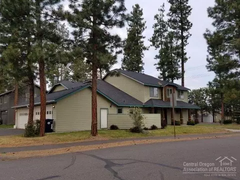 1093 E Cascade Ave, Sisters, OR 97759 photo 2