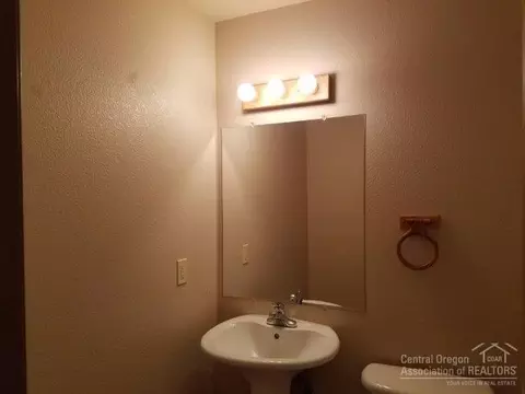 1093 E Cascade Ave, Sisters, OR 97759 photo 9
