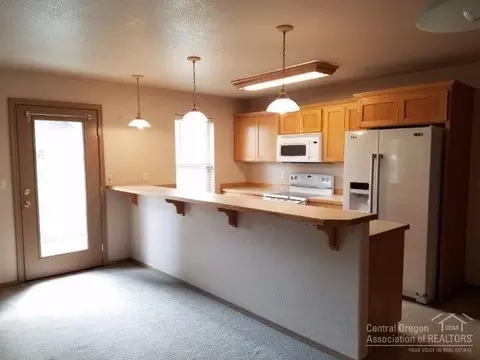1093 E Cascade Ave, Sisters, OR 97759 photo 8
