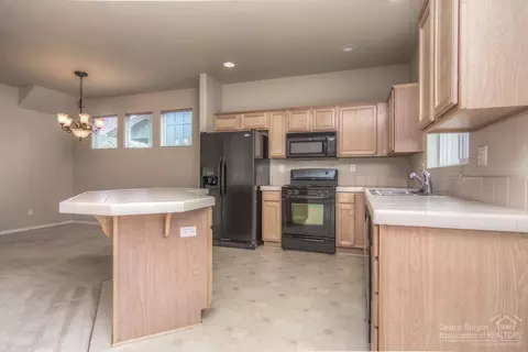 2794 NE Sedalia Loop, Bend, OR 97701 photo 8