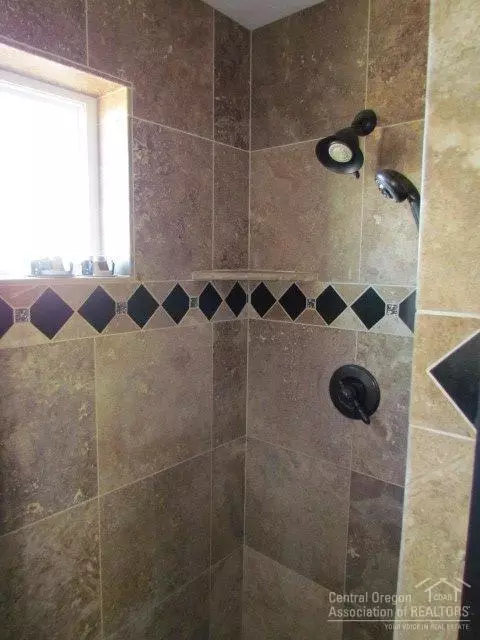 21417 Bradetich Loop, Bend, OR 97701 photo 11