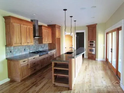 21417 Bradetich Loop, Bend, OR 97701 photo 4
