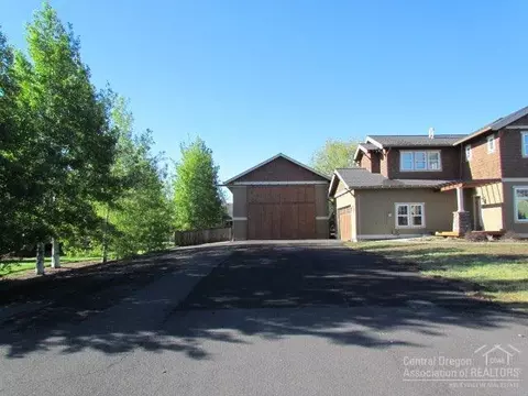 21417 Bradetich Loop, Bend, OR 97701 photo 2