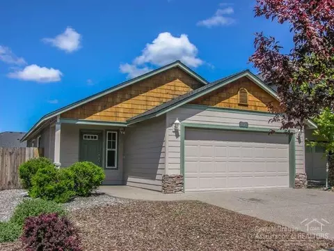 831 NE Locksley Dr, Bend, OR 97701 photo 1