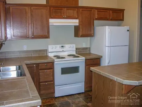 831 NE Locksley Dr, Bend, OR 97701 photo 5