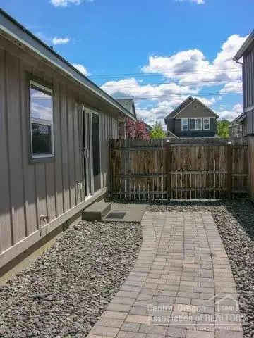 831 NE Locksley Dr, Bend, OR 97701 photo 21
