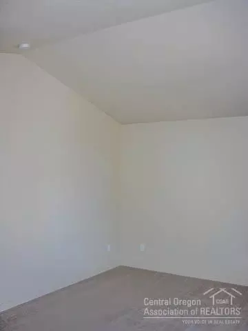 831 NE Locksley Dr, Bend, OR 97701 photo 14