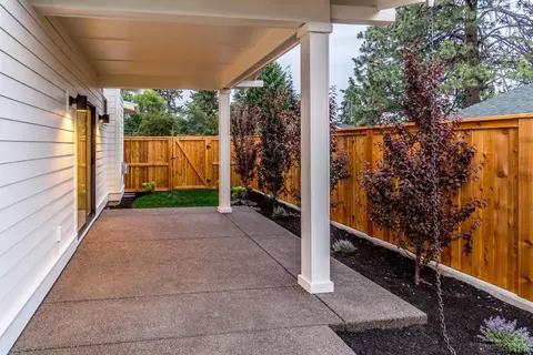 1367 NW Elgin Ave, Bend, OR 97703 photo 4