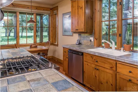 17539 Canoe Camp Dr, Bend, OR 97707 photo 7