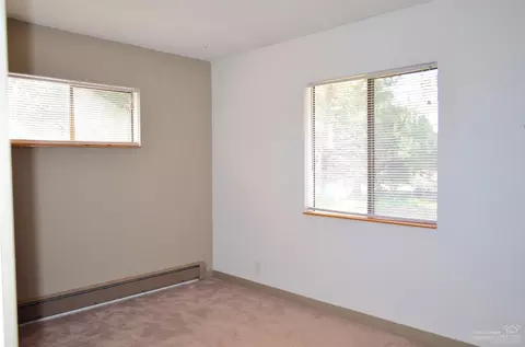 64280 Hunnell Rd, Bend, OR 97703 photo 6