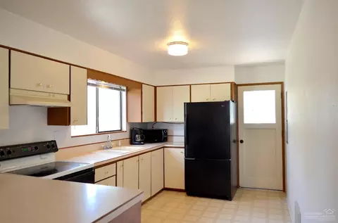 64280 Hunnell Rd, Bend, OR 97703 photo 5