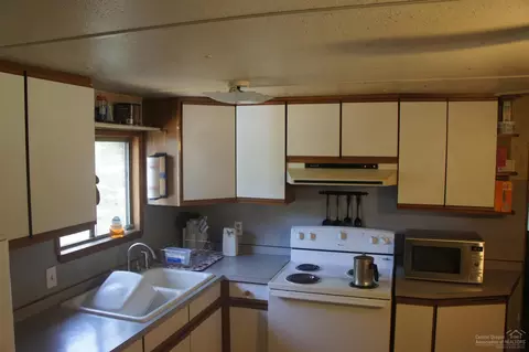 15849 Juniper Rd, La Pine, OR 97739 photo 5