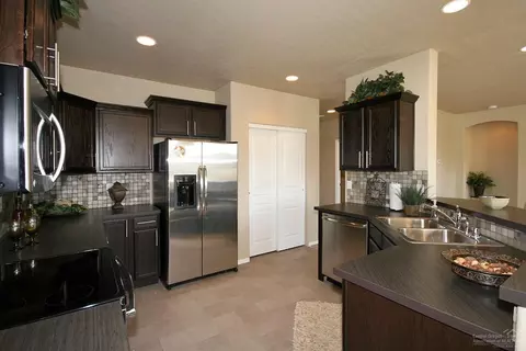 61805 Azalia Pl, Bend, OR 97702 photo 4