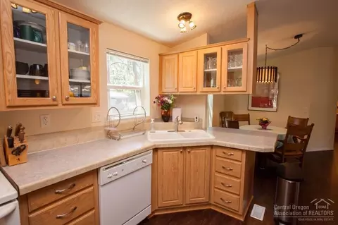 19926 Pine Cone Dr, Bend, OR 97702 photo 11