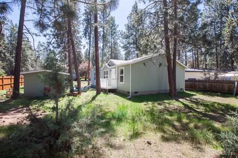 19926 Pine Cone Dr, Bend, OR 97702 photo 2
