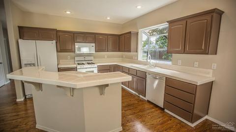821 SE Shadowood Dr, Bend, OR 97702 photo 5