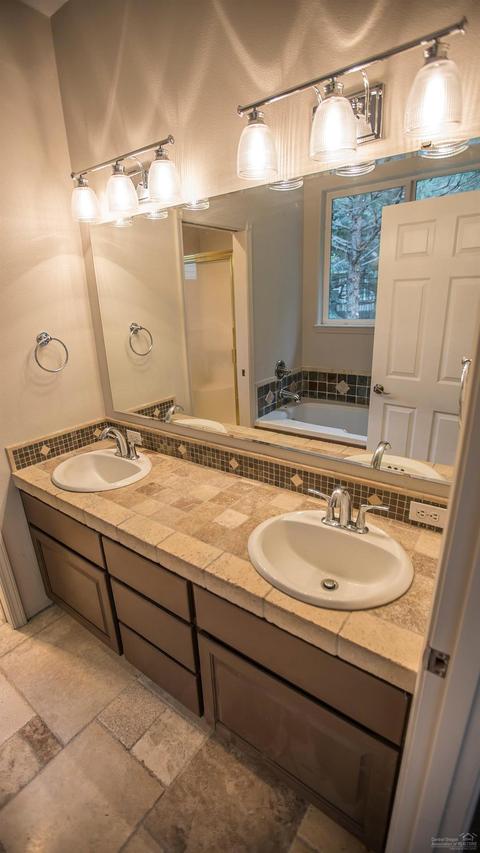 821 SE Shadowood Dr, Bend, OR 97702 photo 10