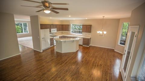 821 SE Shadowood Dr, Bend, OR 97702 photo 2