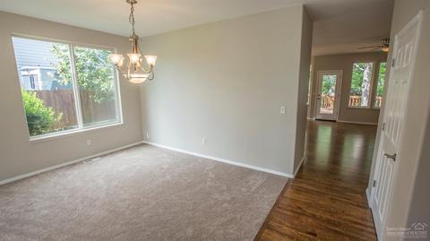 821 SE Shadowood Dr, Bend, OR 97702 photo 8