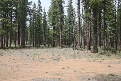 55025 Forest Ln, Bend, OR 97707 photo 3